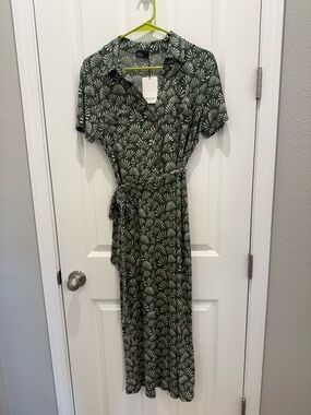Button-Front Forest Green Maxi Wrap Dress with Tie Waist